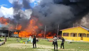 Kronologi 17 Barak Polisi Ludes Terbakar