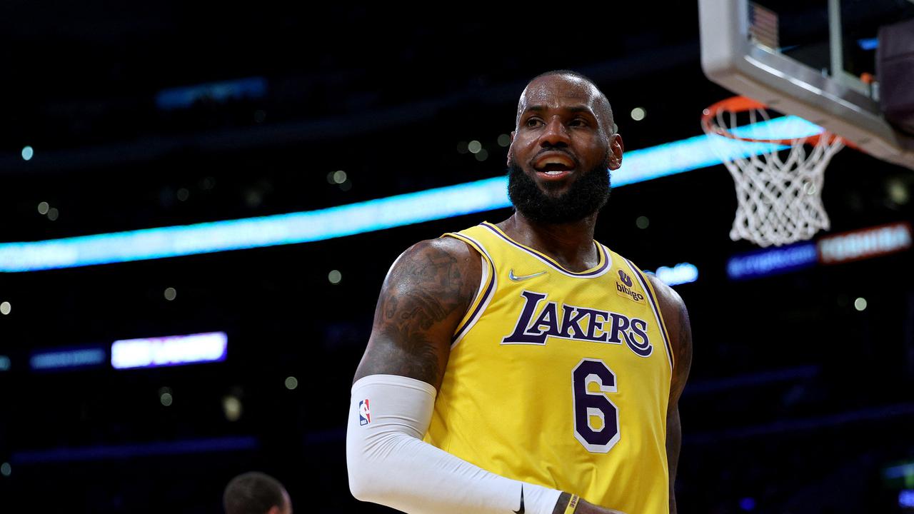 LeBron James Cetak 56 Angka, Lakers Sikat Warriors