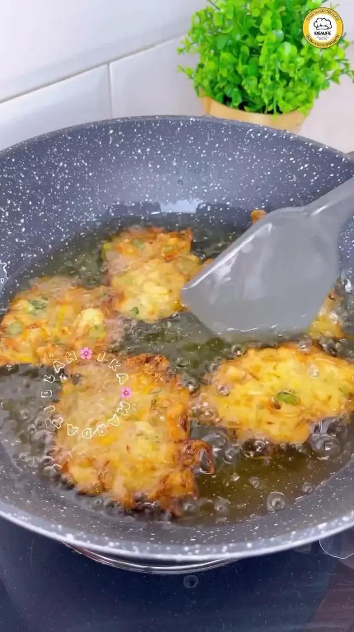 Cara Membuat Bakwan Sayur Krispi Renyah Anti Berminyak dengan Dua Bahan Rahasia di Rumah yang Viral di Tiktok