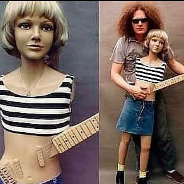 7 Potret Bentuk Gitar Listrik Nyeleneh Ini Kocak Banget