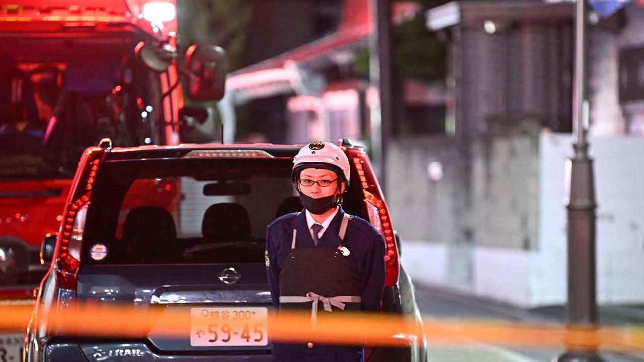 Seorang pria bersenjata dilaporkan melakukan aksi penyanderaan di sebuah kantor pos di Kota Warabi, sebelah utara Tokyo, Jepang, Selasa (31/10/2023). Aksi penyanderaan itu dilakukan setelah tersangka melukai dua orang dalam peristiwa penembakan di rumah s