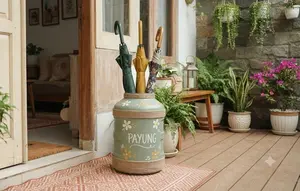 8 Ide Tempat Payung dari Galon Bekas yang Estetik, Mudah Dibuat, dan Bikin Teras Lebih Rapi