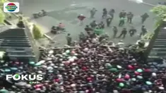 Dalam video amatir terlihat, puluhan ribu Bonek mengantre di depan Makorem demi mendapatkan tiket,