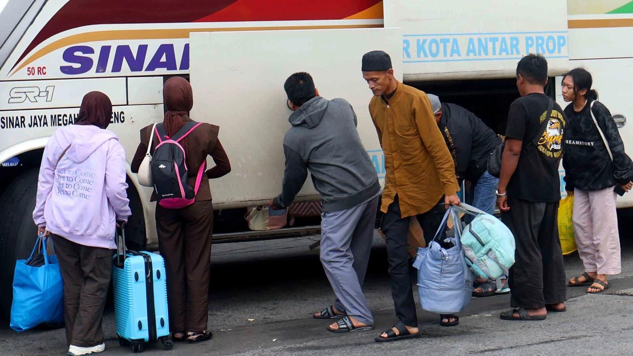 Puncak Arus Balik Kedua Diprediksi Minggu, Kampung Rambutan Bersiap Padat