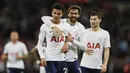 Gelandang Tottenham Hotspur, Dele Alli, melakukan selebrasi usai mencetak gol ke gawang West Ham United pada laga Piala Liga Inggris di Stadion Wembley, Rabu (25/10/2017). West Ham United menang 3-2 atas Tottenham Hotspur. (AP/Kirsty Wigglesworth)