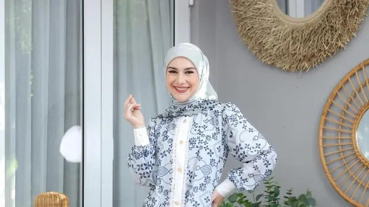 5 Inspirasi Model Gamis Ala Irish Bella untuk Lebaran Iduladha 2025, Cocok Buat Ibu Muda Usia 30-an