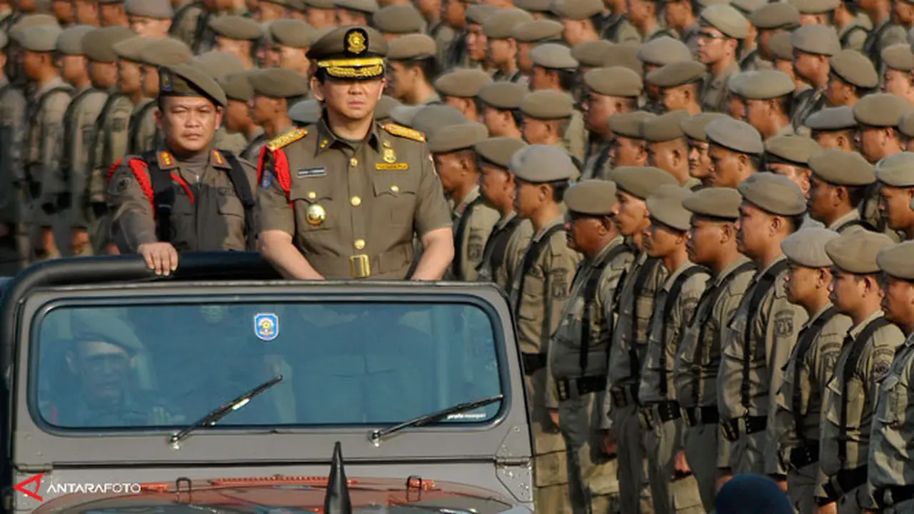ahok-satpol-130804b.jpg