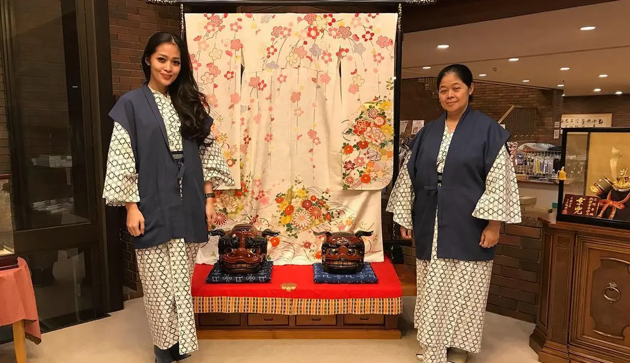Negeri Sakura Jepang, menjadi destinasi liburan yang dipilih Gracia mengajak ibundanya. Terlihat hanya berdua saja, lantaran sang adik, Gisela Cindy sedang studi di luar negeri. (Instagram/graciaz14)