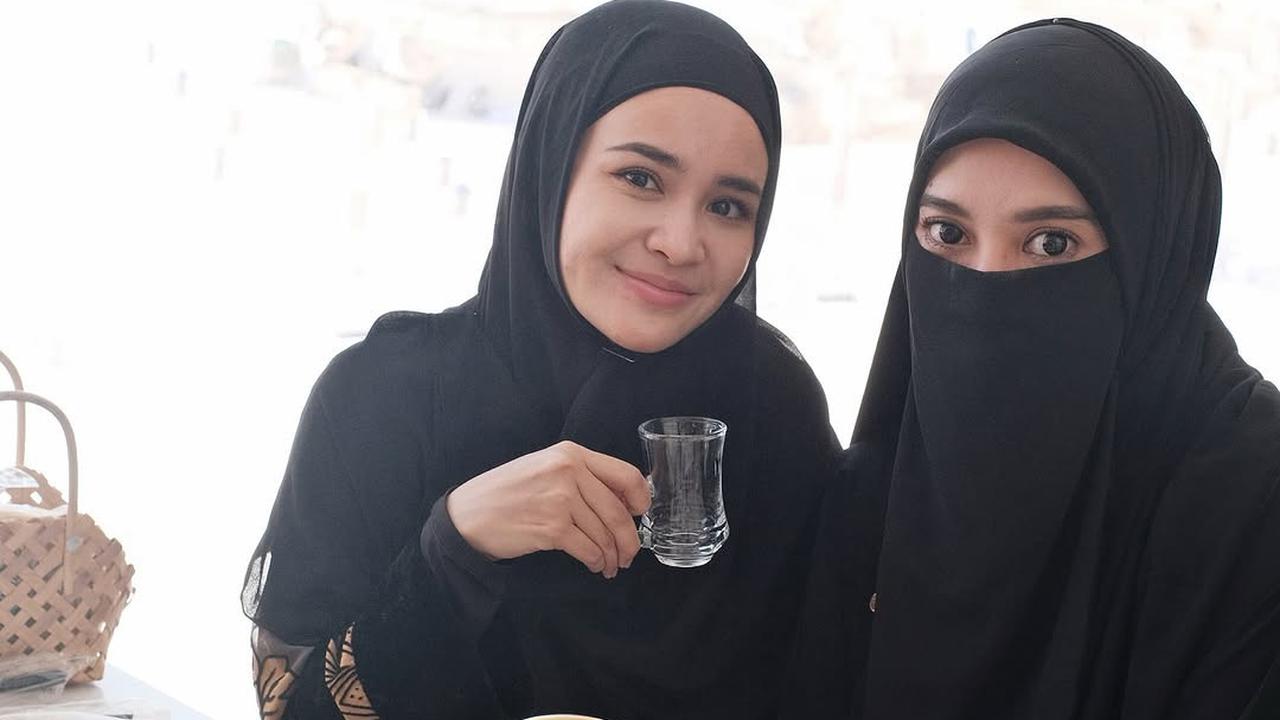 Potret Michelle Ziudith Jalani Umroh saat Puasa Ramadhan, Tampil Bercadar dan Akan Lanjutkan Perjalanan ke Mesir
