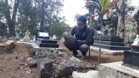 Ratusan pemuncak (puncak) candi dan material candi kuno lainnya ditemukan digunakan untuk nisan makam di Dieng Kulon, Batur Banjarnegara. (Foto: Liputan6.com/KCB Banjarnegara/Muhamad Ridlo)