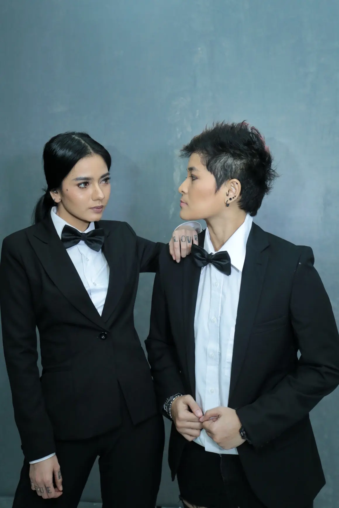 Mitha yang dikenal lewat The Virgin dengan lagu hits Cinta Terlarang itu, kini menggandeng DJ bernama Citra Anidya Pratiwi. Mitha bersam DJ Citra membuat grup Black Champagne. (Adrian Putra/Bintang.com)