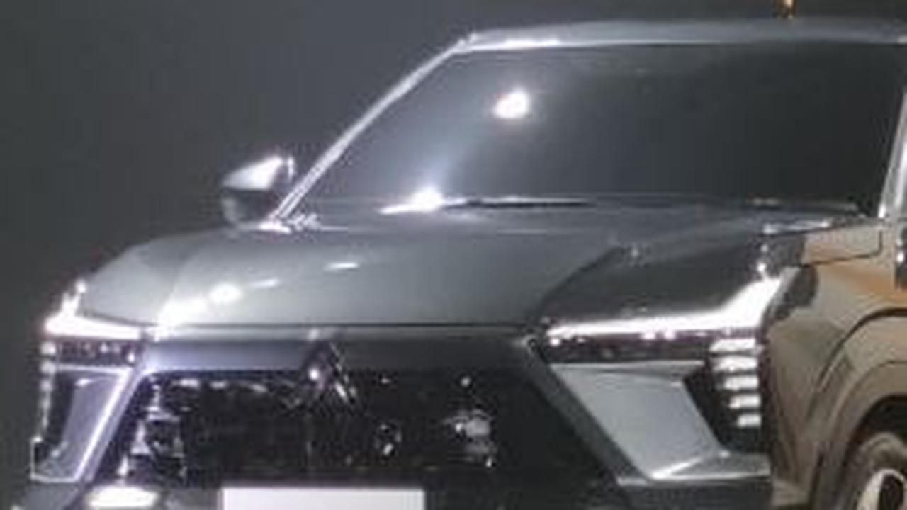 Model kompak SUV 5-seaters ini dilengkapi empat mode penggerak. Termasuk mode Wet yang pertama kali hadir pada model Mitsubishi