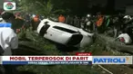 Tak bisa kuasai jalan karena kondisi jalan sempit, sebuah mobil terjungkal ke parit Banjir Kanal Timur.
