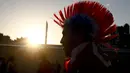 Siluet suporter Cile sebelum menyaksikan pertandingan antara Cile melawan Portugal pada laga semifinal Piala Konfederasi 2017 di Stadion Petersburg, Russia, Rabu, (28/6/2017). (AP/Pavel Golovkin)