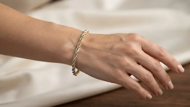 Model Gelang Emas Twist Tiga Warna