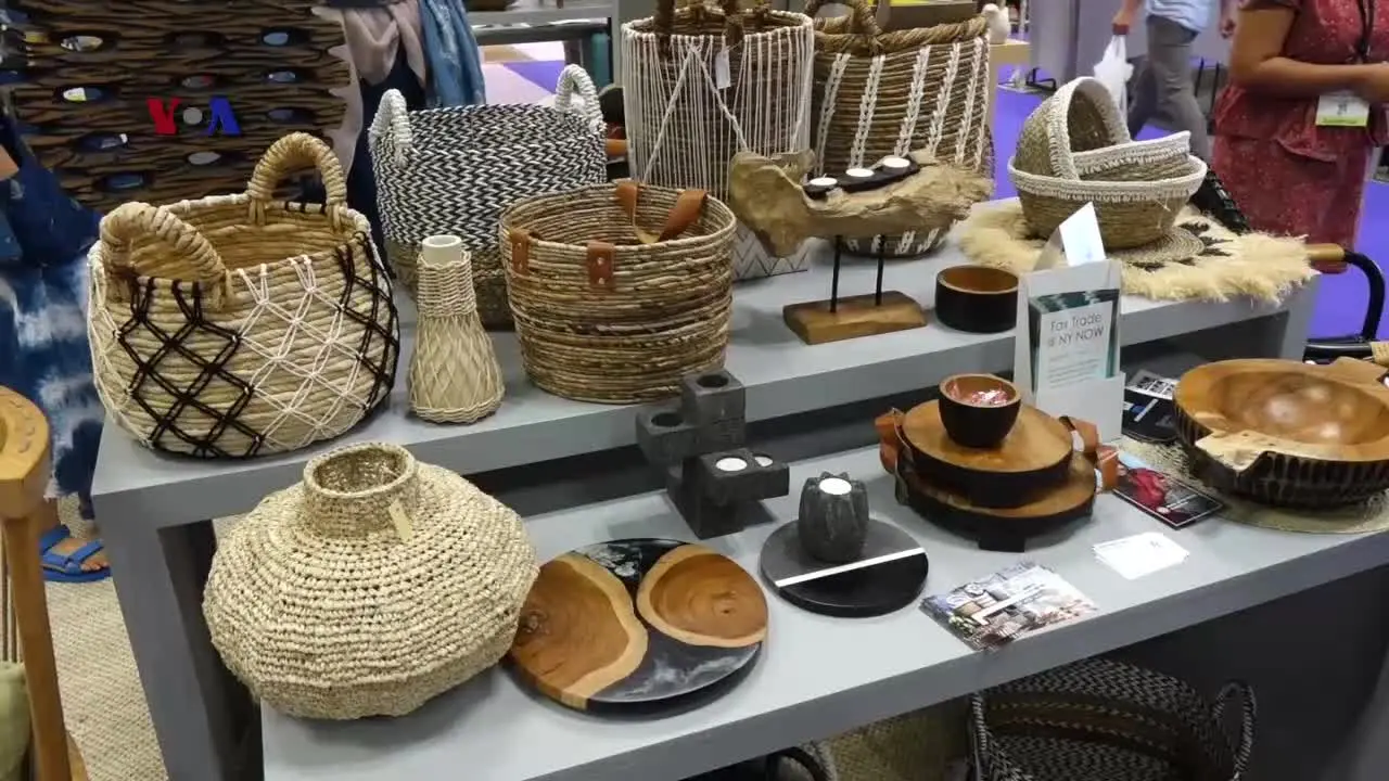 Beberapa produk dari Indonesia menjadi perhatian di acara pameran New York Now 2019 (Foto: voaindonesia.com).