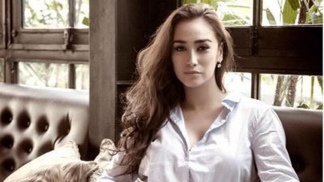 Alexandra Gottardo Siap Rawat Nenek 92 Tahun yang Dipenjara - ShowBiz