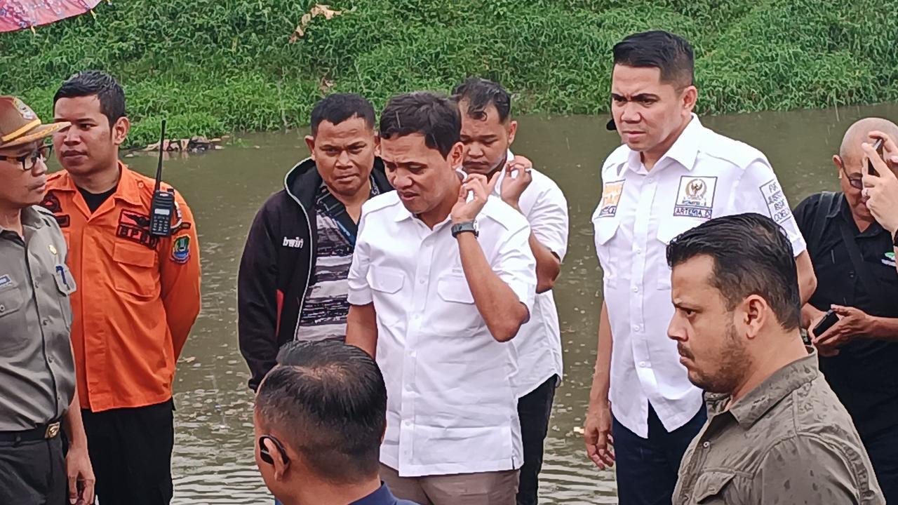 Tinjau Lokasi Penemuan 7 Mayat di Kali Bekasi, Habiburokhman: Agar Tak Timbul Tuduhan