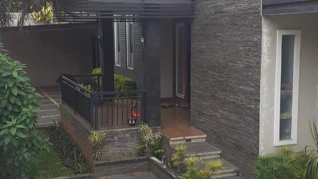 Garasi Muat 9 Mobil, Ini 7 Potret Rumah Mewah Andre Taulany yang Dijual