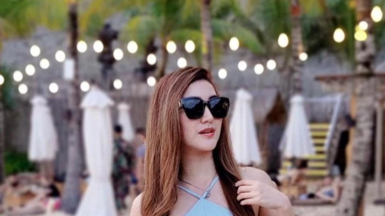 Di tengah kesibukannya syuting sinetron, Sheila menjalani hobi <i>traveling</i>. Ia mengunjungi beberapa tempat di Indonesia maupun luar negeri.