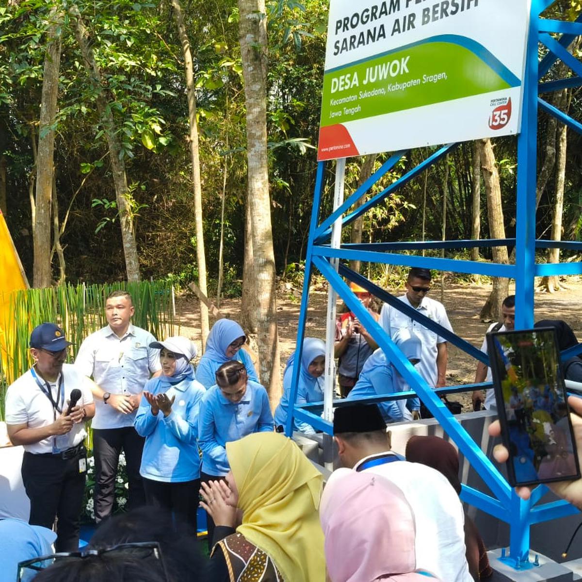 Selvi Resmikan Sumur Bor