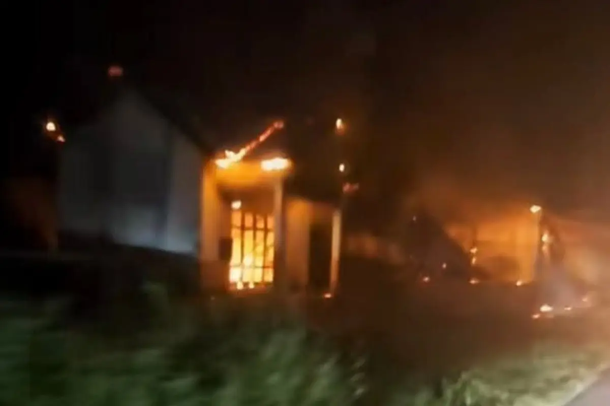 Perang Tanding di Adonara, Korban Luka-luka, Rumah Warga Dibakar