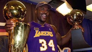 Shaquille O'Neal adalah legenda Lakers di tahun 2000-an bersama Kobe Bryant. Ia tercatat kantong delapan kali gelar individu diantaranya Rookie of The Years, Titel MVP tahun 2000 hingga 2003, MVP musim reguler pada tahun 2000, dan dua kali MVP All Star. (Foto: Getty Images via AFP/Stan Honda)