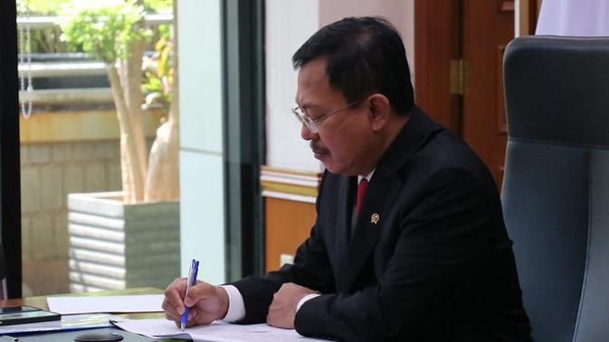 Menteri Kesehatan RI Terawan Agus Putranto membahas Travel Corridor Arrangement (TCA) bersama Menteri Luar Negeri Retno Marsudi, Menteri BUMN Erick Thohir, dan Menteri Hukum dan Hak Asasi Manusia Yasonna Laoly secara virtual, Kamis (1/10/2020). (Kementerian Kesehatan RI)