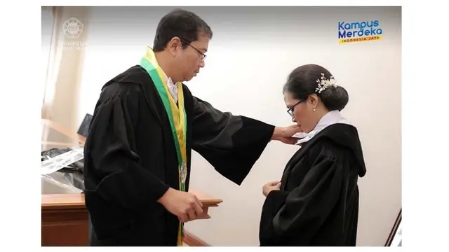 6 Potret Pasangan Viral UGM Sama-sama Jadi Guru Besar, Cinlok di Bangku Kuliah