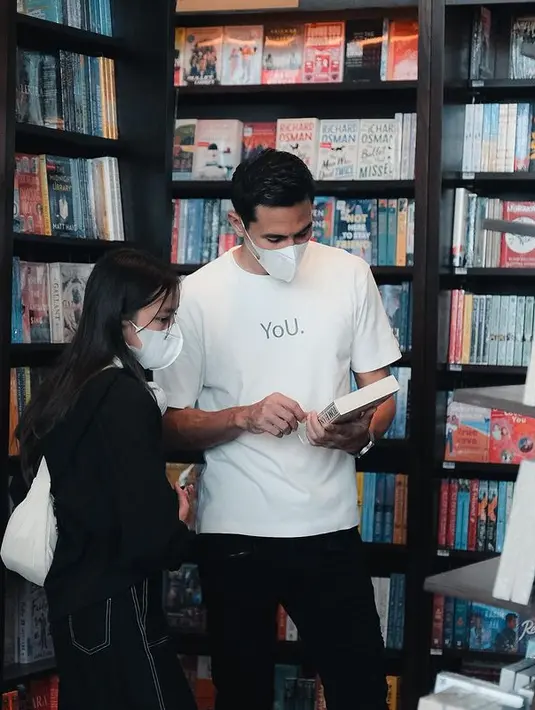 [Instagram/darius_sinathrya]