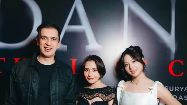Potret Zee Asadel Tampil Manis Bak Ballerina dengan Mini Dress Putih Saat Hadiri Premiere Danur: The Last Chapter