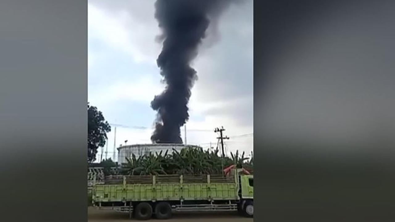 Api Muncul di Kilang Pertamina Cilacap, Asap Hitam Membumbung Tinggi