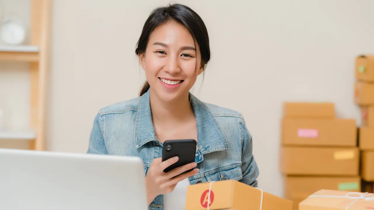 Illustrasi tren belanja online naik, pelanggan perlu makin cerdas dalam berbelanja (Dok. Allianz Life Indonesia)