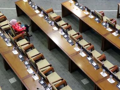 Suasana paripurna ke-11 DPR RI tahun sidang 2019-2020 di Kompleks Parlemen, Jakarta, Kamis (26/9/2019). DPR bersama pemerintah yang diwakili Menhan, Ryamizard Ryacudu mengambil keputusan terkait RUU Pengelolaan Sumber Daya Nasional (PSDN) untuk Pertahanan Negara. (Liputan6.com/Helmi Fithriansyah)