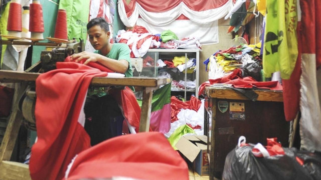 Jelang 17 Agustus, pengrajin bendera panen order