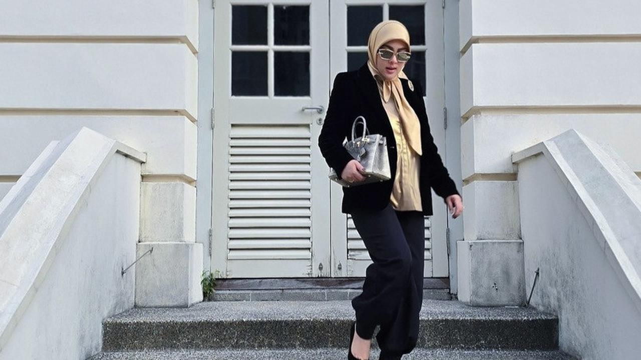 Lama Menghilang dari Layar Kaca, Potret Terbaru Syahrini Tenteng Tas Seharga Nyaris Rp2 Miliar di Singapura