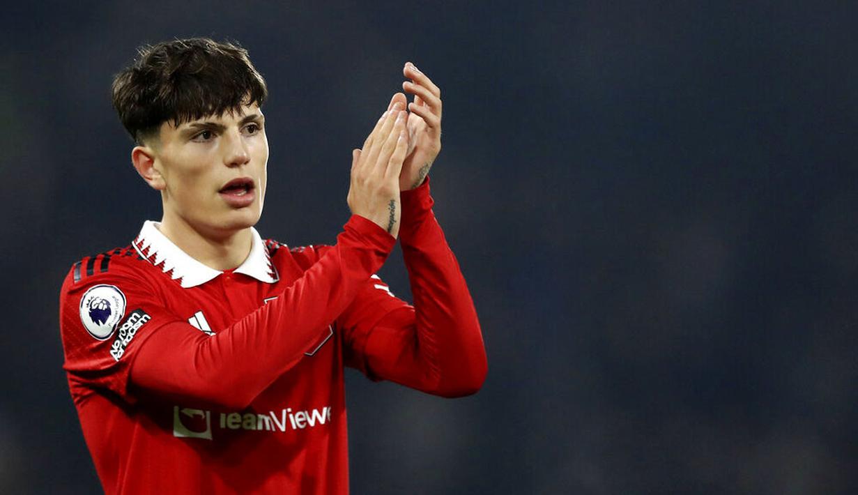 Kemenangan ini menjaga jarak Man United dengan empat besar. MU berada di peringkat kelima dengan 26 poin dan tertinggal tiga poin di belakang Tottenham. Sementara Fulham masih berada di peringkat ke-9 dengan torehan 19 poin. (AP/Leila Coker)