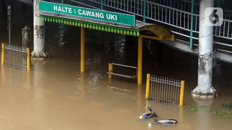 Banjir Rendam Jalan DI Panjaitan