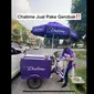 Gerobak sepeda Chatime di pinggir jalan. (dok. Instagram @hendry.Jonathan/https://www.instagram.com/p/COUzDERlQlQ/Muhammad Thoifur)