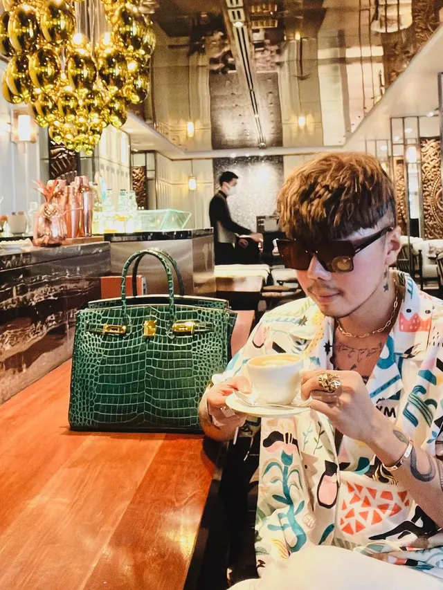 Divonis Hidupnya Sisa 2 Tahun, Ini 6 Potret Terbaru Roy Kiyoshi yang Makin Nyentrik