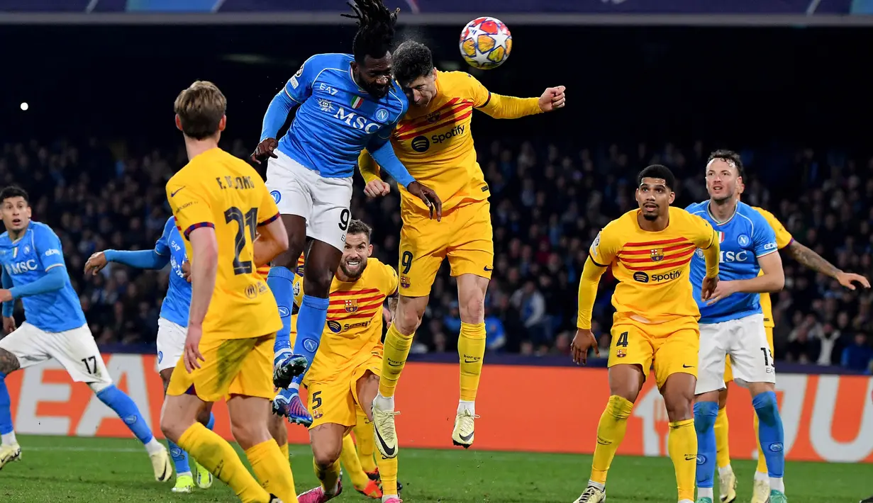 Bertandang ke Stadion Diego-Armando-Maradona, Barcelona harus puas bermain imbang. (Tiziana FABI/AFP)