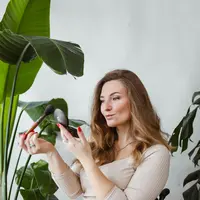 Ilustrasi memakai bedak. (Copyright Pexels/Polina Tankilevitch)