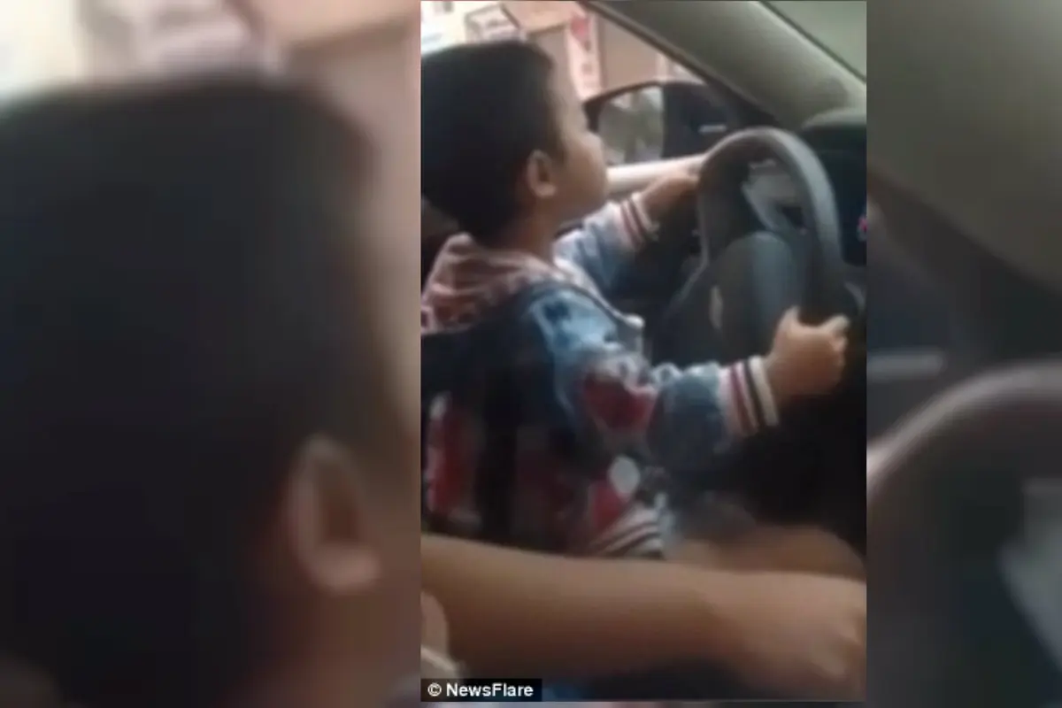 2 Rekaman Kontroversial Balita Mengemudi Mobil**