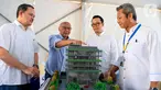 Ketua Umum Pengurus Koperasi Astra Pongki Pamungkas (kedua kiri) menjelaskan maket rancangan bangunan gedung baru Koperasi Astra usai peluncuran logo baru dan groundbreaking gedung baru Koperasi Astra di kawasan Cempaka Putih, Jakarta, Senin (28/10/2019). (Liputan6.com/Pool/Corcomm Astra)