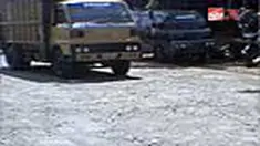 Jalan Utama Penghubung Bandung-Cirebon, masih rusak. Tak kurang dari lima kilometer, aspal di sepanjang jalan tersebut terkelupas. 