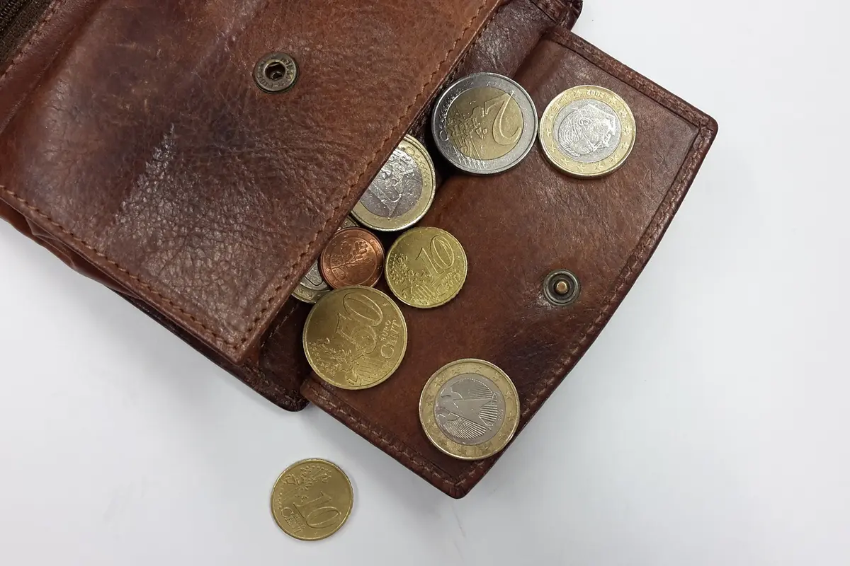 uang dalam dompet