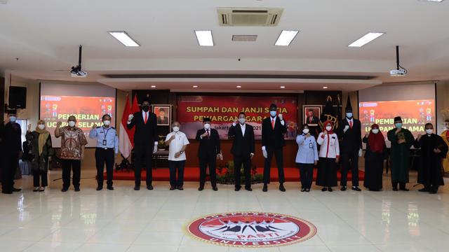 Naturalisasi tiga pebasket yaitu Marques Bolden, Dame Diagne, dan Serigne Modou Kane  menjadi WNI.