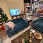 Kehangatan suasana Natal bisa diwujudkan dengan velvety teal (Liputan6.com/Pramita Tristiawati)