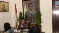 Sekjen PDI Perjuangan mewakili Megawati menerima lagu berjudul Sungkem pemberian istri mendiang Didi Kempot ((Dok: PDI Perjuangan)