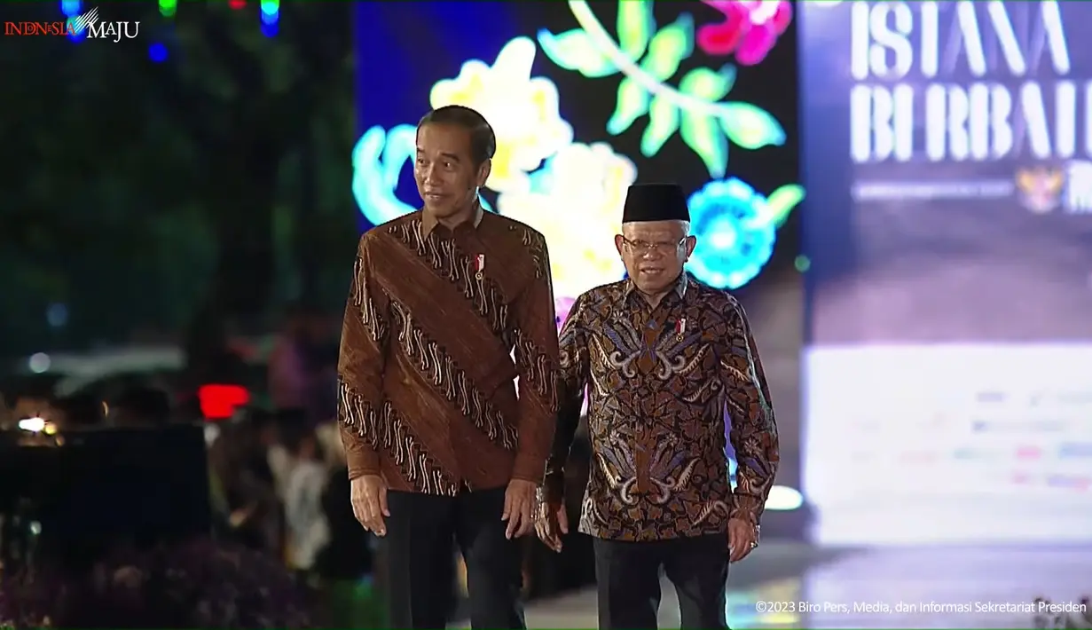 Di acara ini, Presiden Jokowi tampil penuh makna dengan kemeja batik lengan panjang berwarna cokelat. [Foto: YouTube/Sekretariat Presiden]